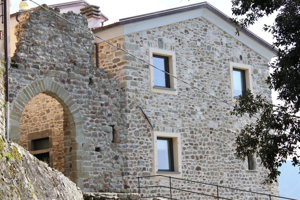 Al Castello Da Annamaria Guest House Беверино Екстериор снимка