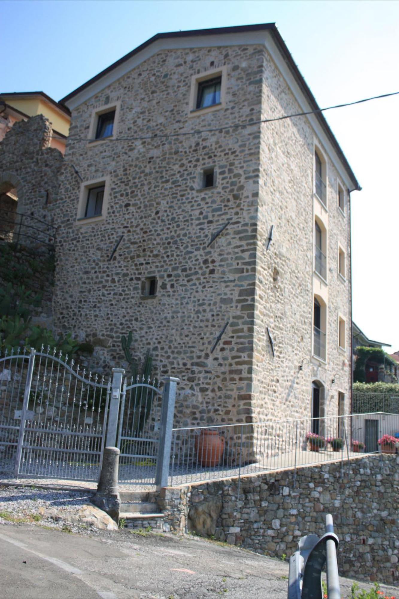 Al Castello Da Annamaria Guest House Беверино Екстериор снимка